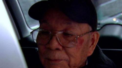 外国老人假装吃瓜图片视频,揭秘跨国界的幽默魅力